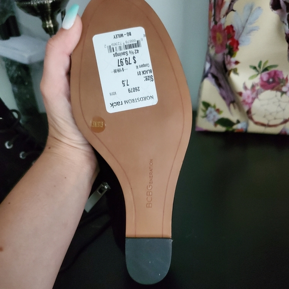 NWOB suede booties - Picture 4 of 4